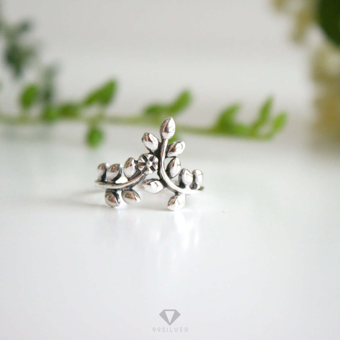 แหวนช่อมะกอก ประดับดอกพุด (เสริมการงาน ชัยชนะ ความสำเร็จ)