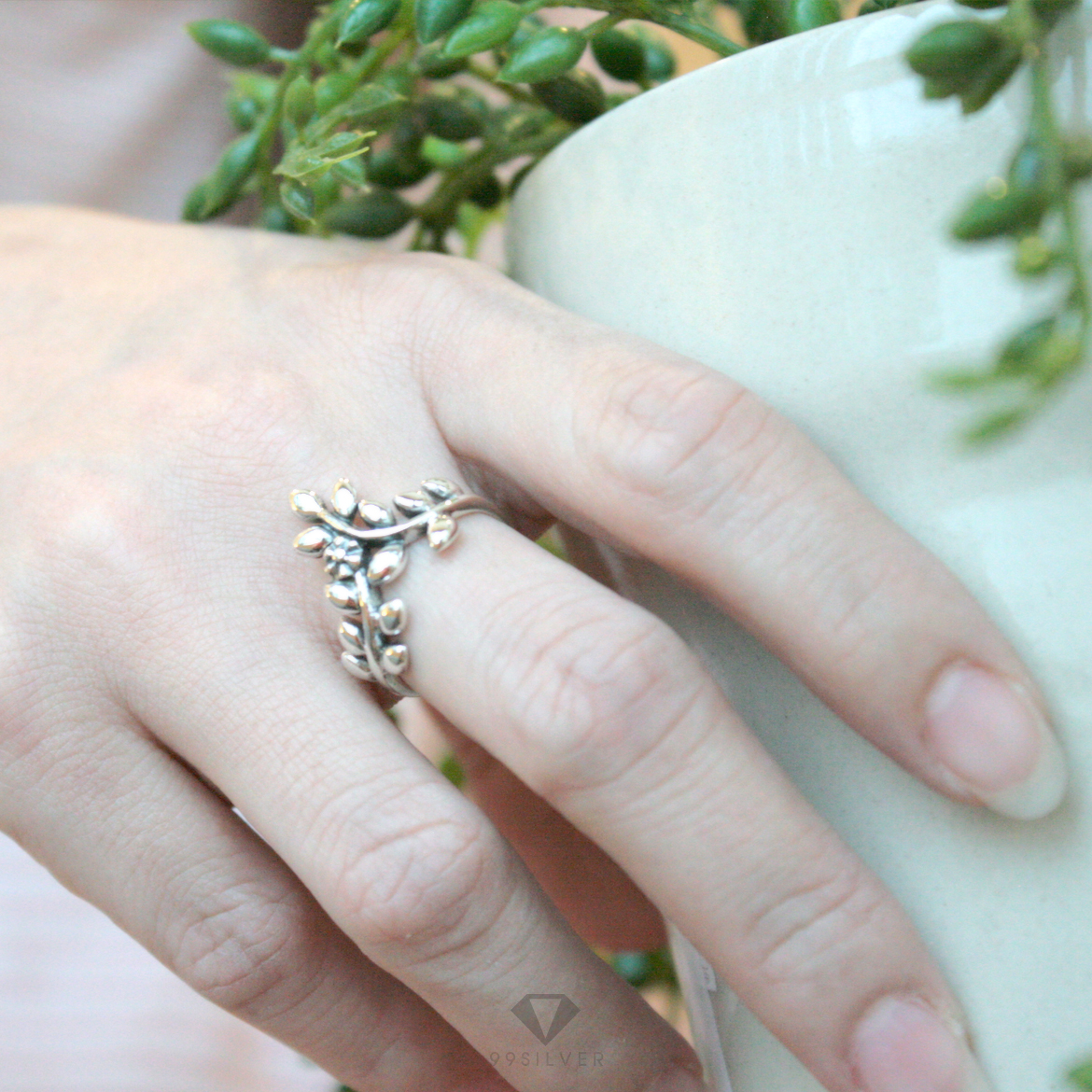 แหวนช่อมะกอก ประดับดอกพุด (เสริมการงาน ชัยชนะ ความสำเร็จ)