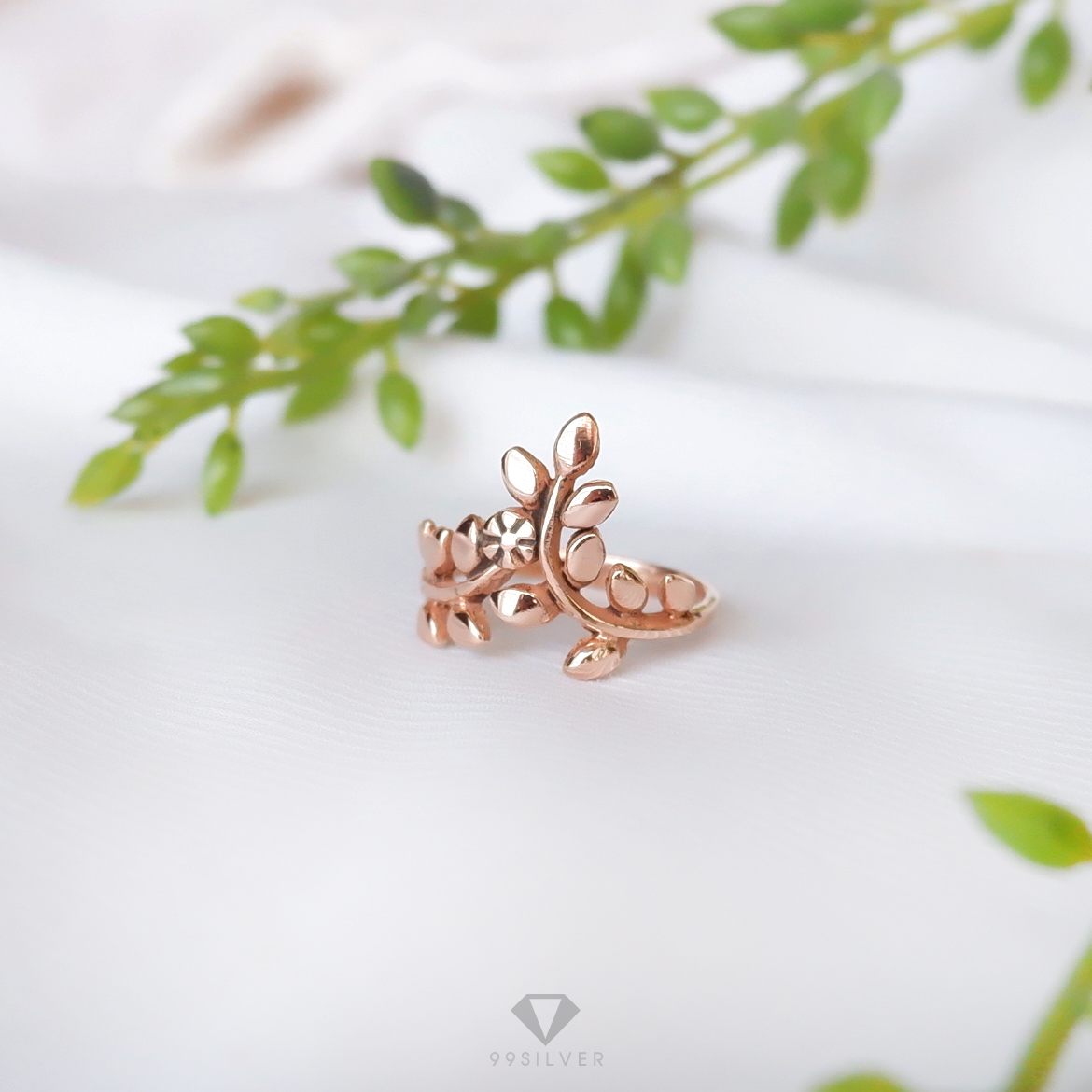 แหวนช่อมะกอก ประดับดอกพุด (เสริมการงาน ชัยชนะ ความสำเร็จ)