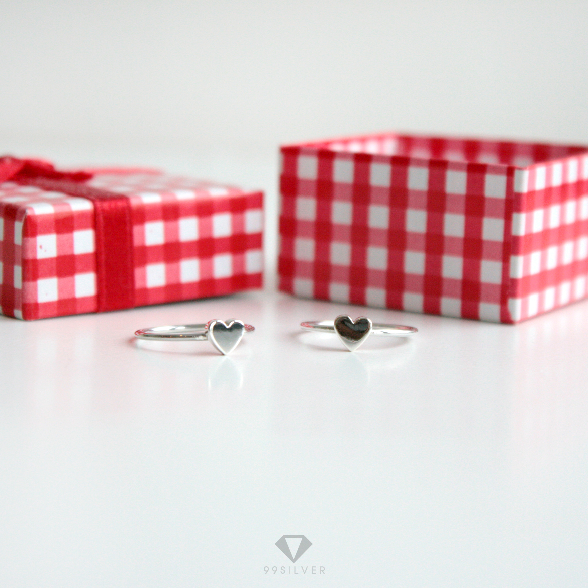 แหวนหัวใจ แบบเล็ก หน้าแหวนสามารถสลักอักษรได้ ก้านเล็กพอดีมือใส่สบาย