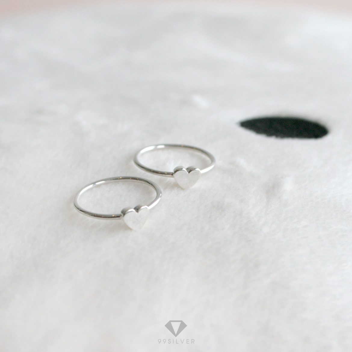 แหวนหัวใจ แบบเล็ก หน้าแหวนสามารถสลักอักษรได้ ก้านเล็กพอดีมือใส่สบาย