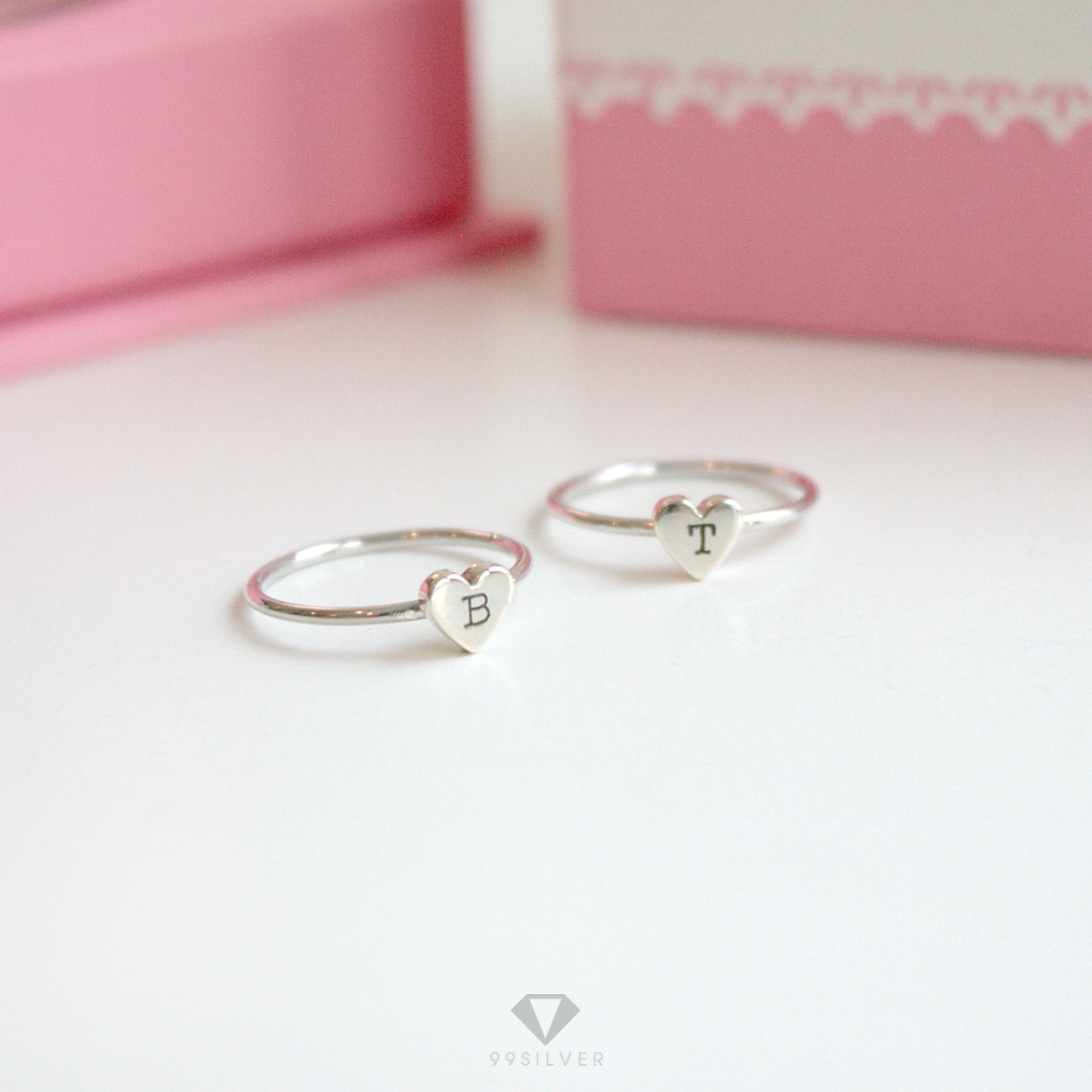 แหวนหัวใจ แบบเล็ก หน้าแหวนสามารถสลักอักษรได้ ก้านเล็กพอดีมือใส่สบาย