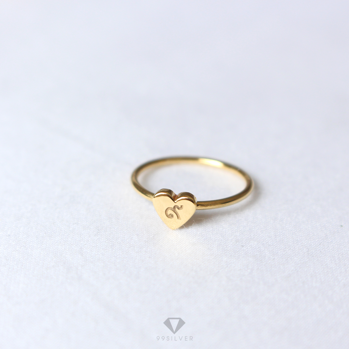 แหวนหัวใจ แบบเล็ก หน้าแหวนสามารถสลักอักษรได้ ก้านเล็กพอดีมือใส่สบาย