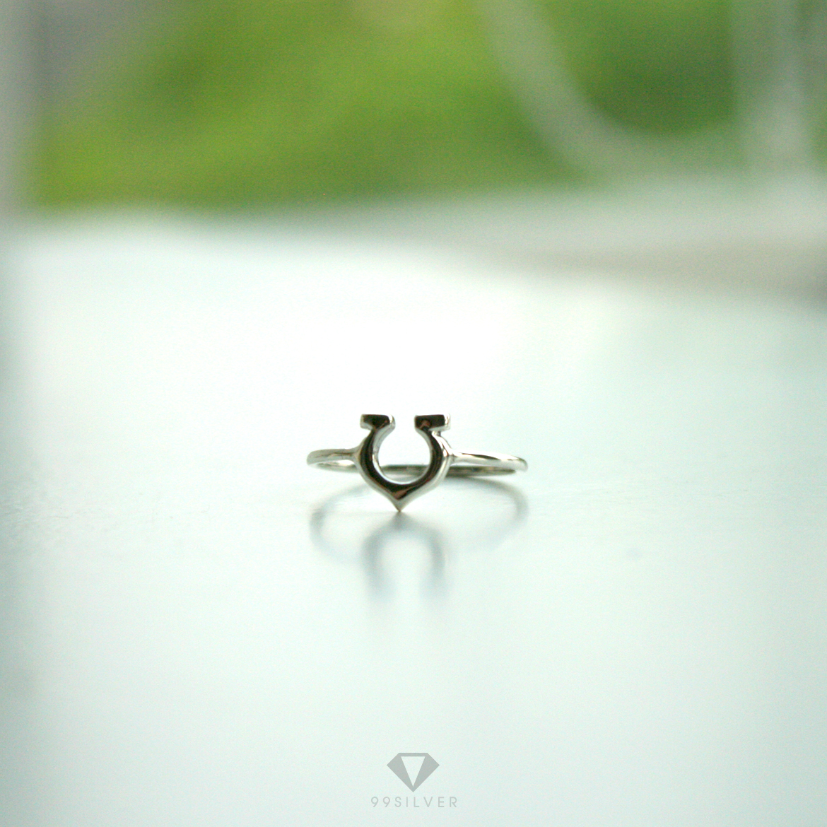 แหวนเกือกม้า เครื่องรางแห่งความโชคดี แบบจิ๋วเงินแท้ (โชคดี โชคลาภ)