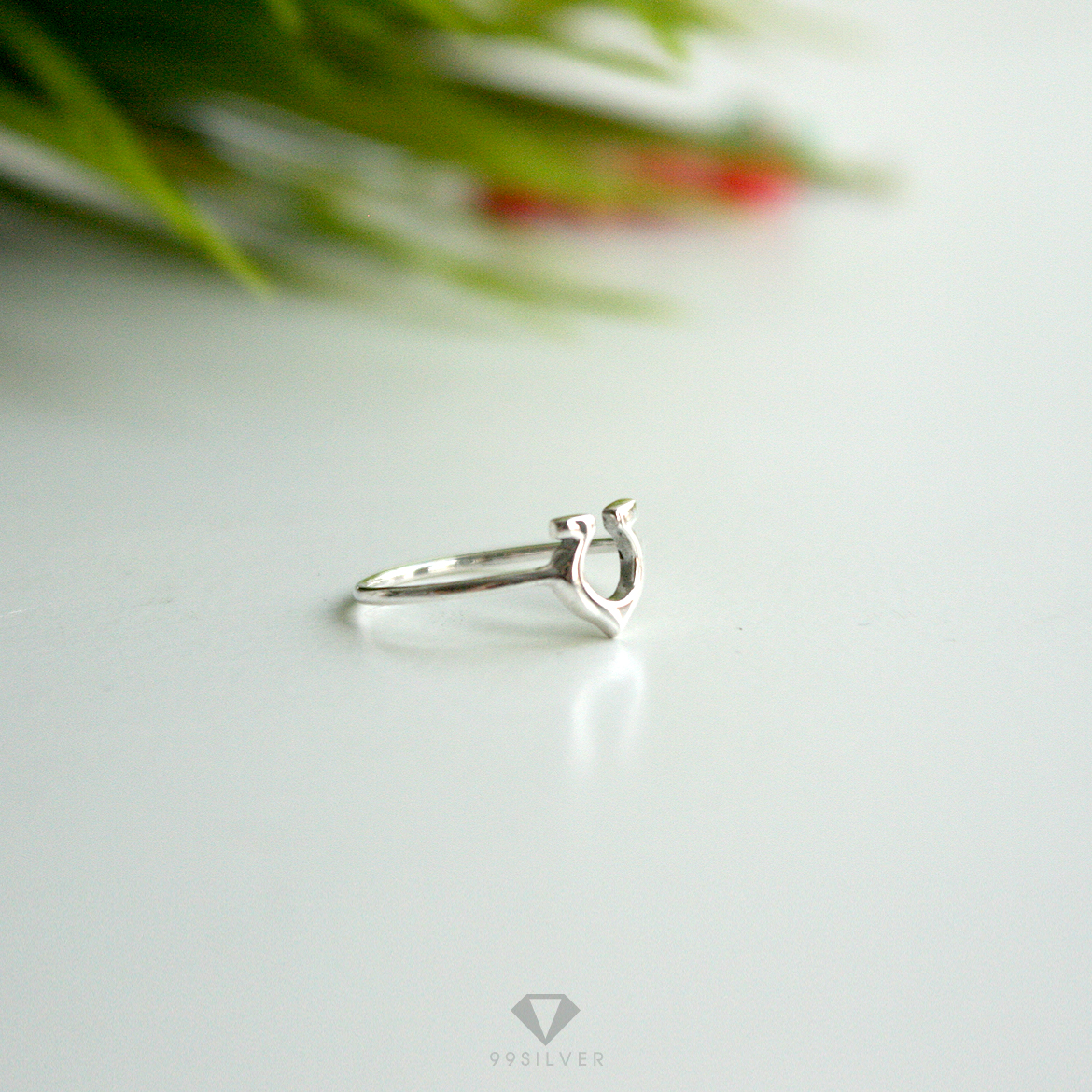 แหวนเกือกม้า เครื่องรางแห่งความโชคดี แบบจิ๋วเงินแท้ (โชคดี โชคลาภ)