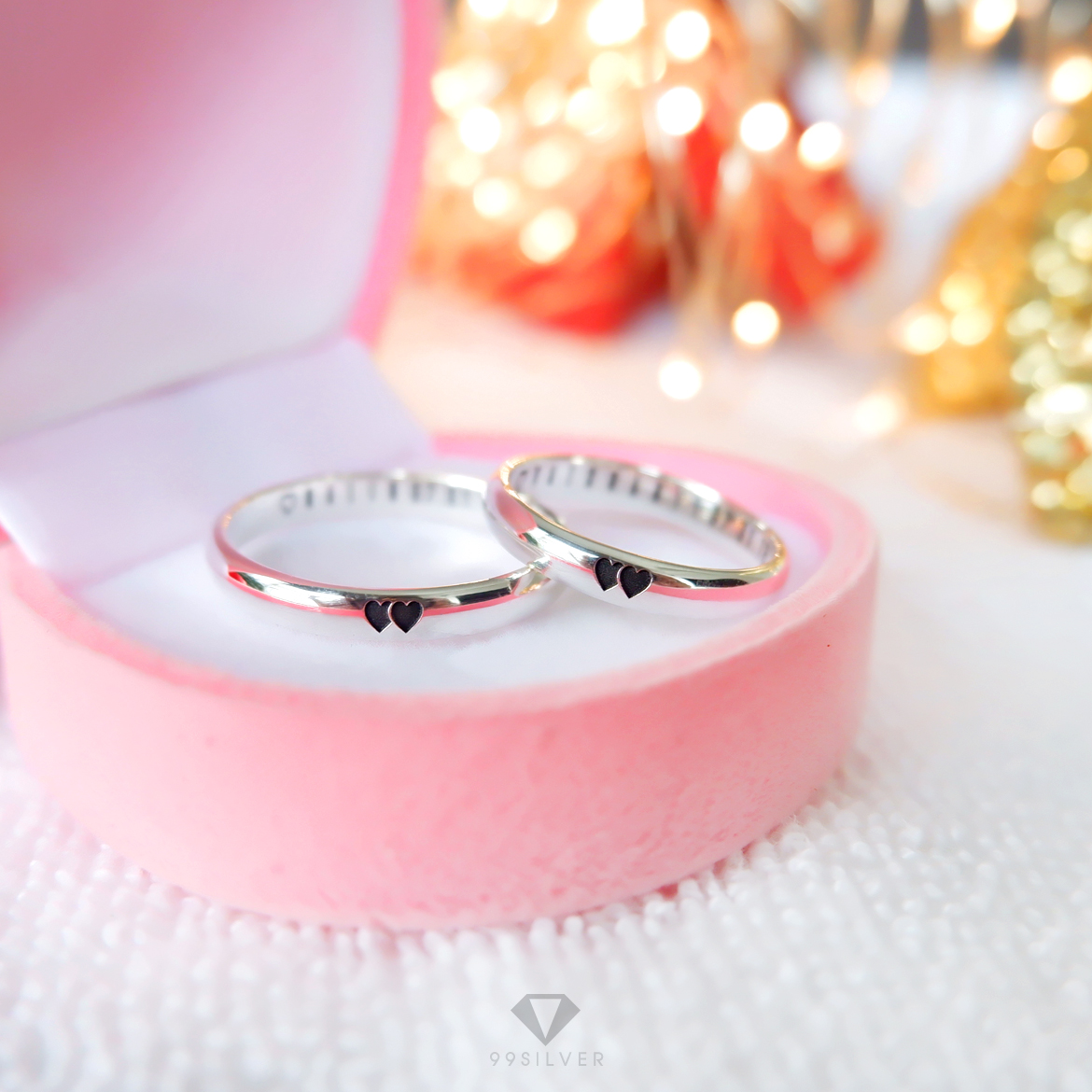 แหวนเงินแท้  หน้ากว้าง 3 มิลลิเมตร ผิวโค้งเงา สลักอักษรสีดำ