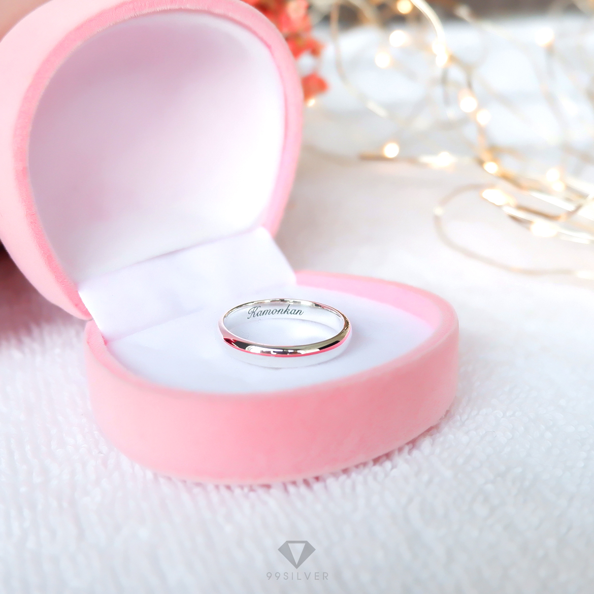 แหวนเงินแท้  หน้ากว้าง 3 มิลลิเมตร ผิวโค้งเงา สลักอักษรสีดำ