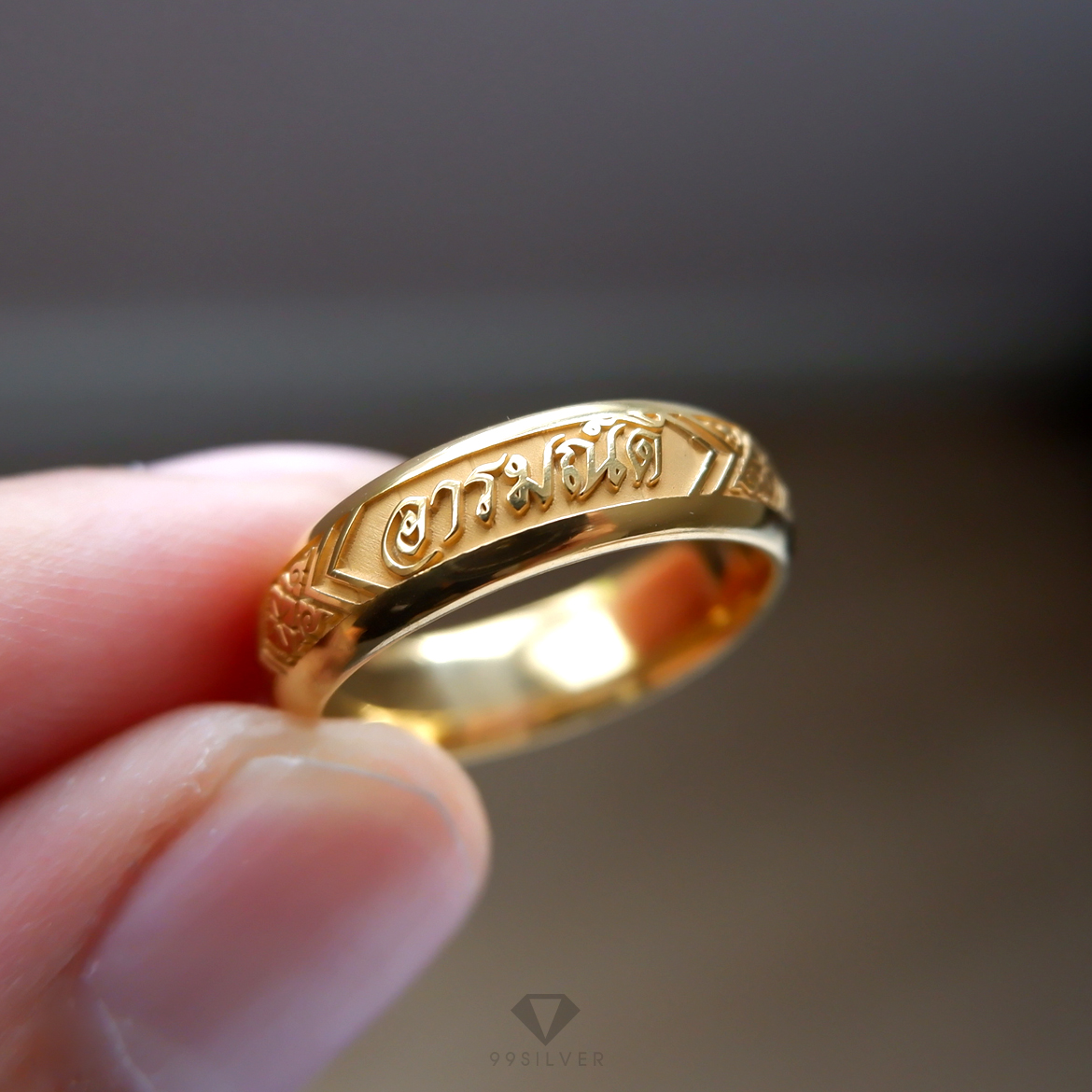 แหวนนามสกุลเงินแท้เคลือบทอง,พิ้งค์โกล,ไวท์โกล หน้า 6 มิลลิเมตร ผิวโค้ง พื้นหลังพ่นทราย