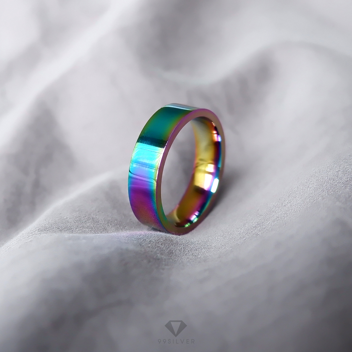 แหวนสแตนเลสไทเทเนี่ยมแท้ หน้ากว้าง 6 มิลลิเเมตร ผิวเงาเรียบ ไดร์ฟสีรุ้งไทเท