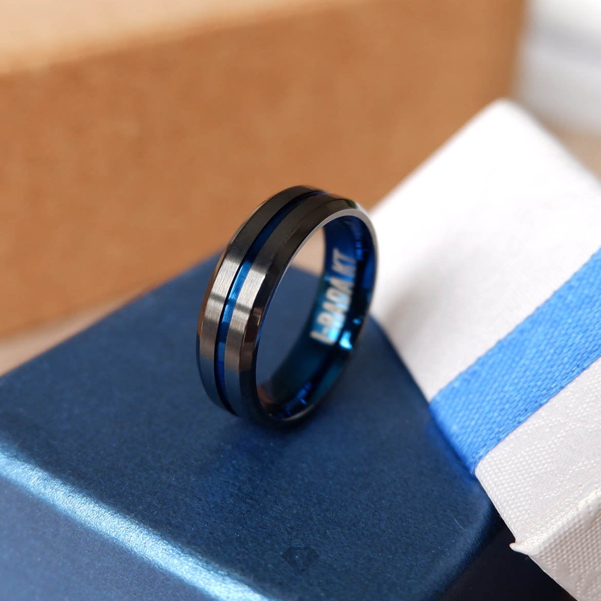 แหวนสแตนเลส Blue Black ไทเทเนี่ยม หน้ากว้าง 6 มิล ผิวเรียบปัดด้านแฮร์ไลน์