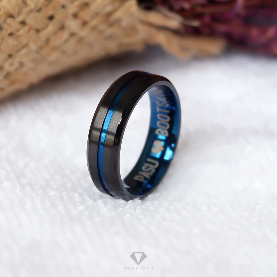 แหวนสแตนเลส Blue Black ไทเทเนี่ยม หน้ากว้าง 6 มิล ผิวเรียบปัดด้านแฮร์ไลน์