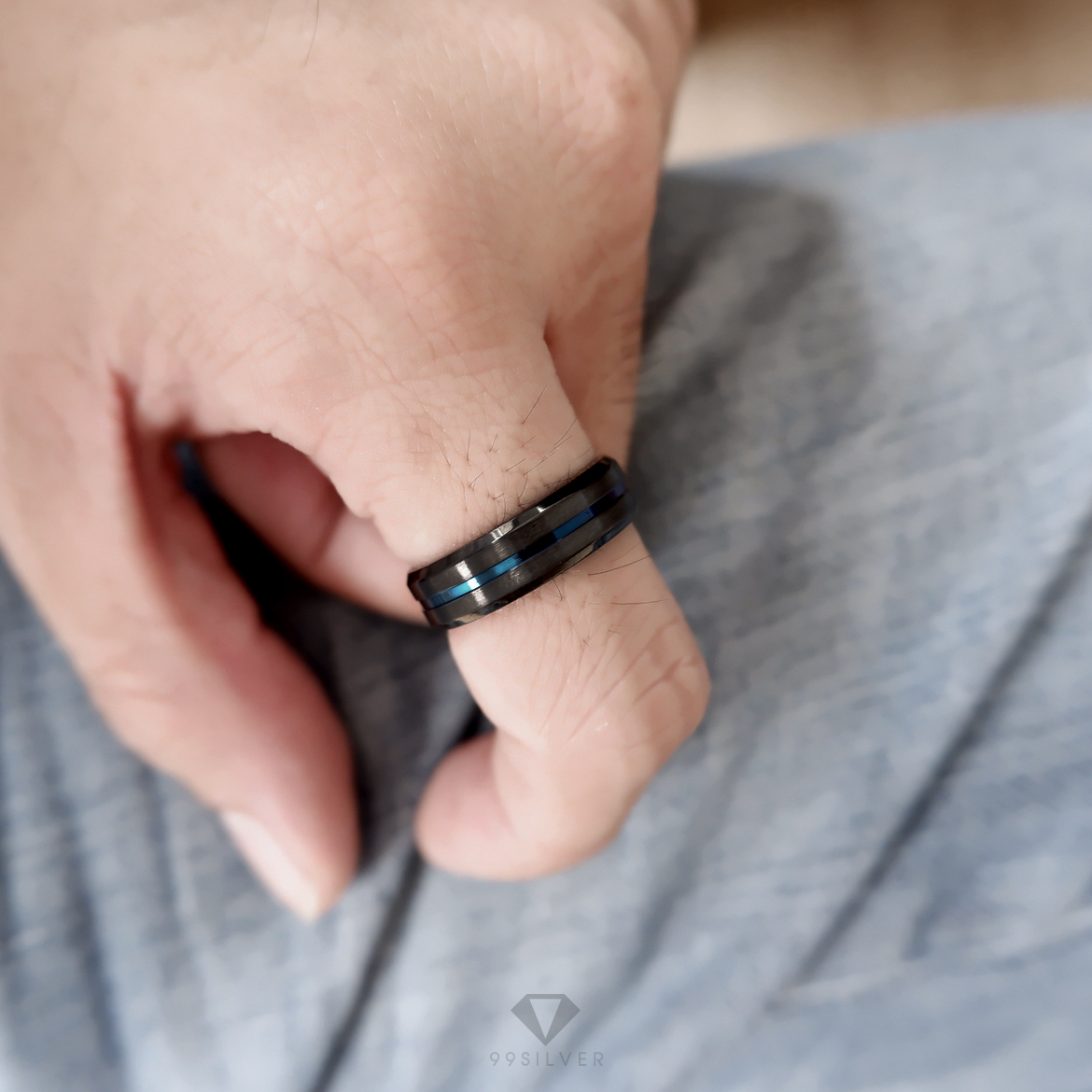 แหวนสแตนเลส Blue Black ไทเทเนี่ยม หน้ากว้าง 6 มิล ผิวเรียบปัดด้านแฮร์ไลน์