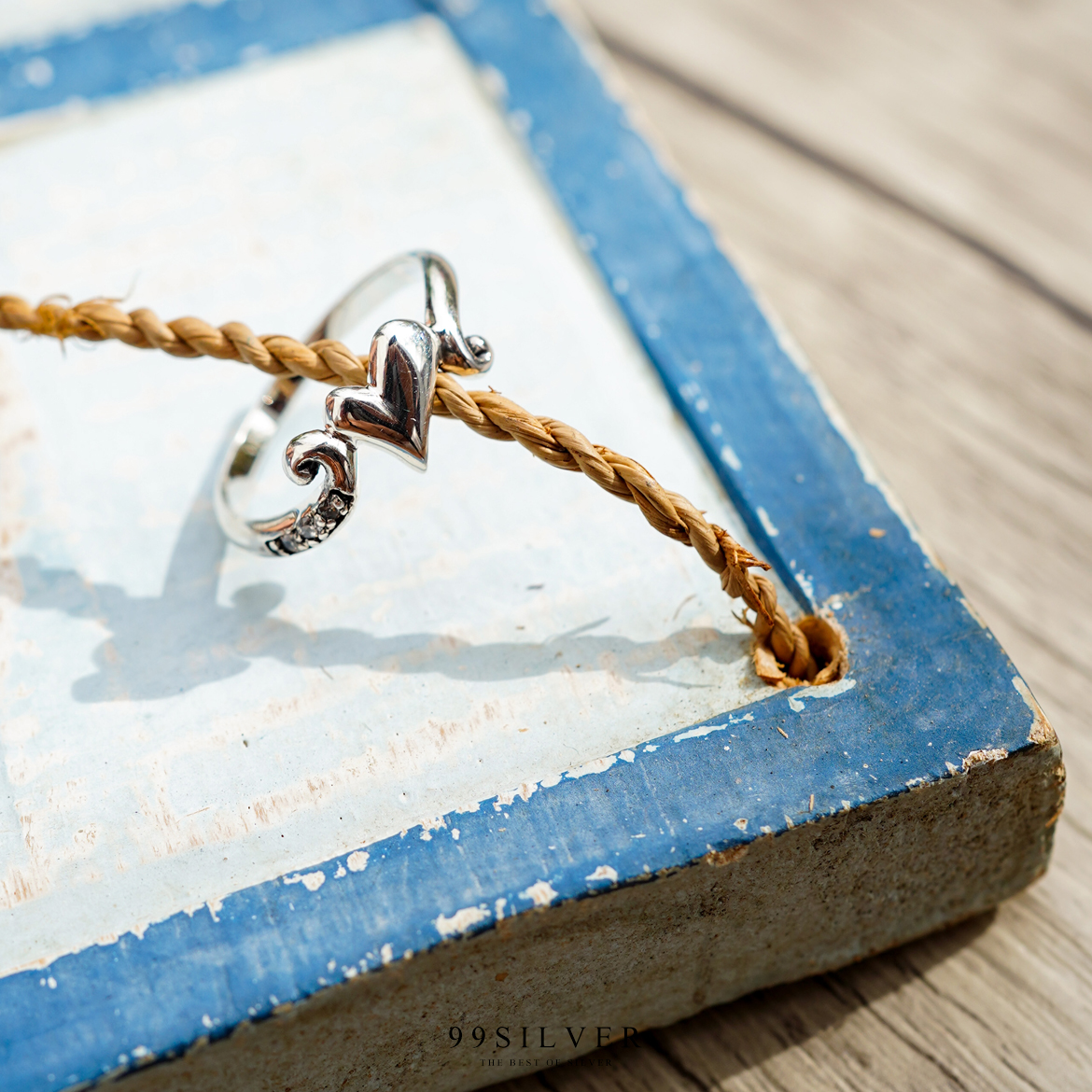 แหวนหัวใจประดับ CZ Swiss ข้างเรือน ตัวเรือนเงินแท้ผิวเงา ก้านแหวน 3 มิลลิเมตร