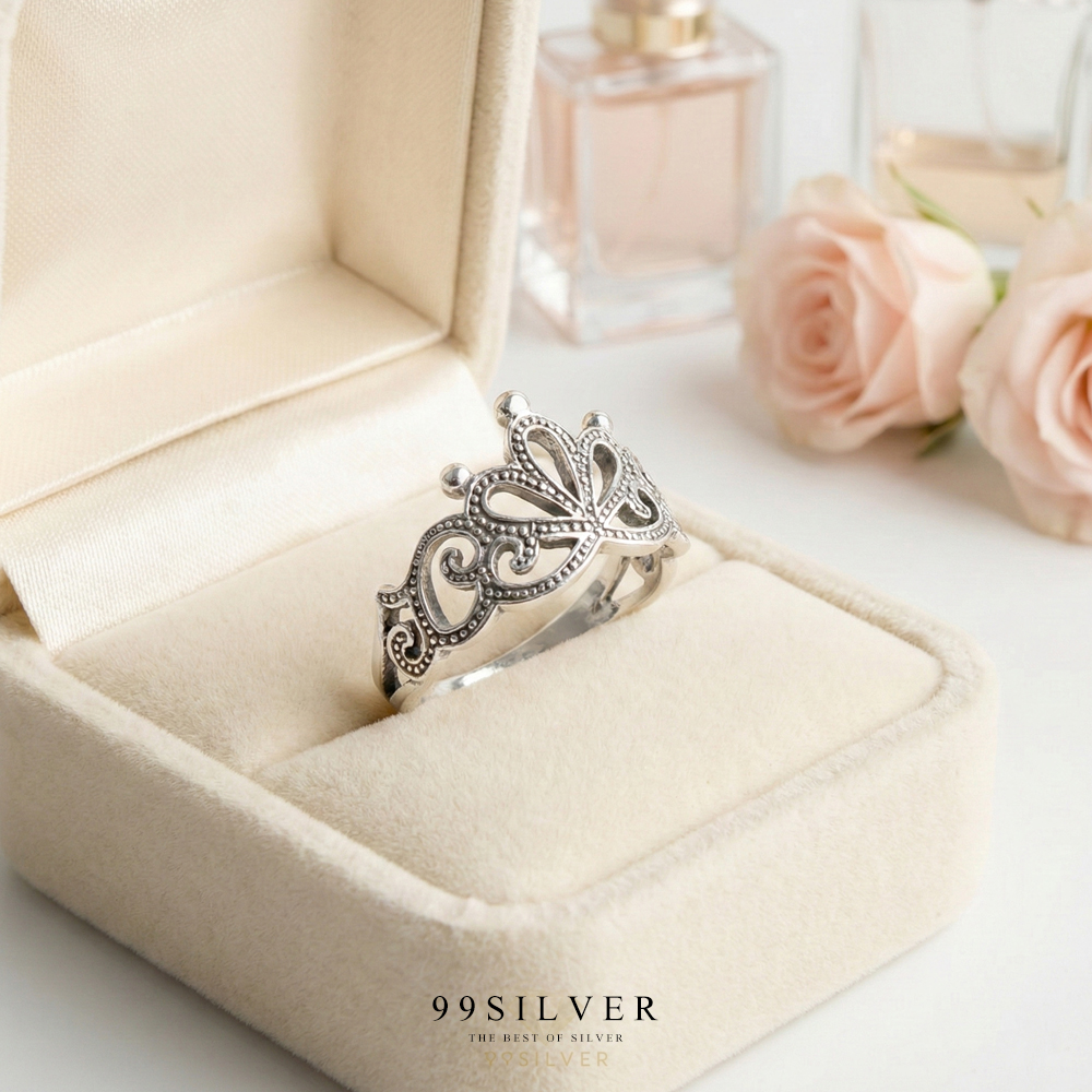 แหวนมงกุฎ ลายเม็ดไข่ปลาเล็ก ตัวเรือนรมดำคลาสสิค  ยอดมงกุฎมีเม็ดบอลเล็ก