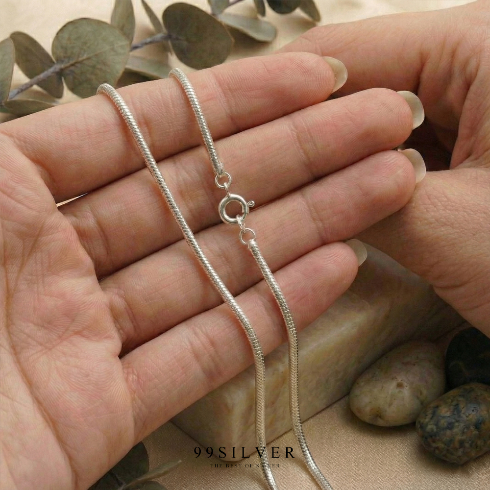 สร้อยเกร็ด เงินแท้ ลายของสร้อยต่อกันเป็นเกร็ดแข็งขนาดกลาง 2 มิลลิเมตร