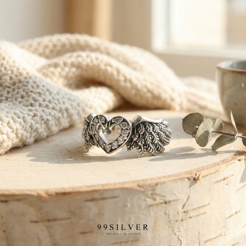 แหวน Wing of Heart หัวใจมีปีก ประดับเพชรหน้าเรือน รมยาดำเนื้อแหวน